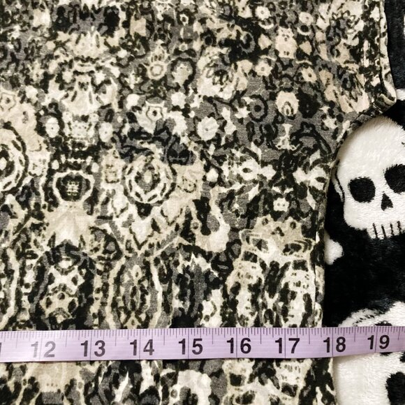 REITMANS Abstract geometric print v-neck tie-waist t-shirt ~ MEDIUM LARGE XL top - Picture 9 of 14